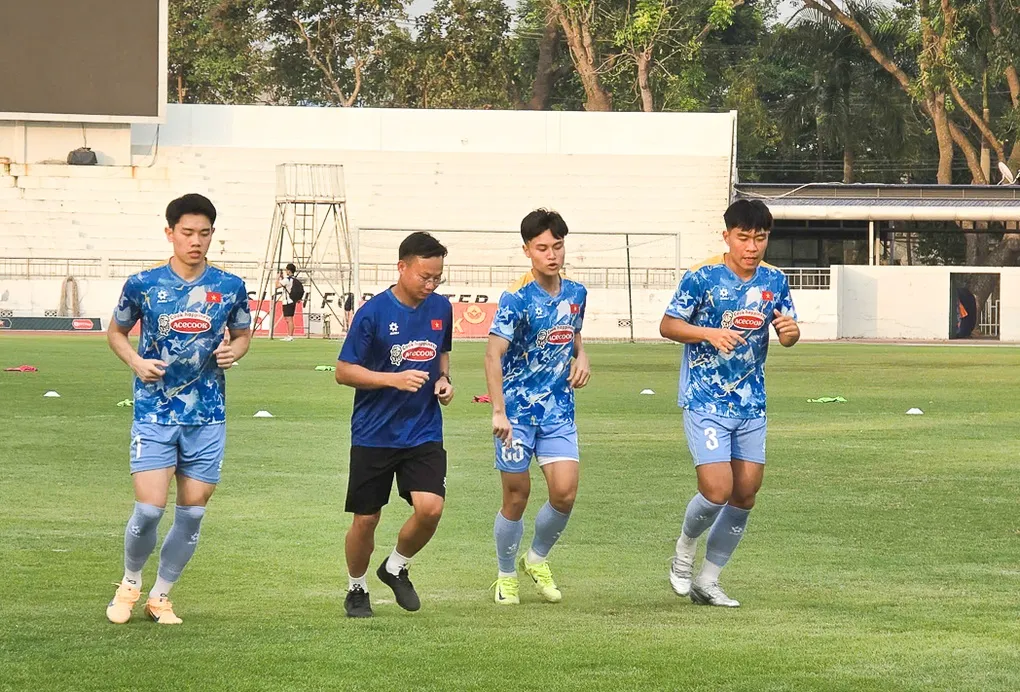 HLV Kim Sang-sik trăn trở chốt danh sách U22 Việt Nam dự SEA Games 33