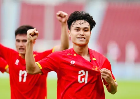 Đánh bại Malaysia, U22 Việt Nam vào bán kết SEA Games 33